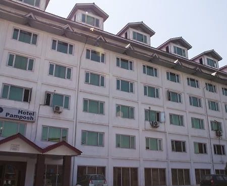 Hotel Pamposh Srīnagar エクステリア 写真