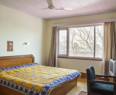 Hotel Pamposh Srīnagar エクステリア 写真