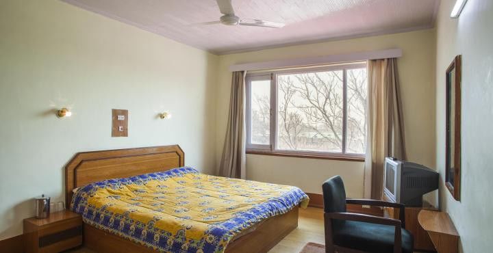 Hotel Pamposh Srīnagar エクステリア 写真
