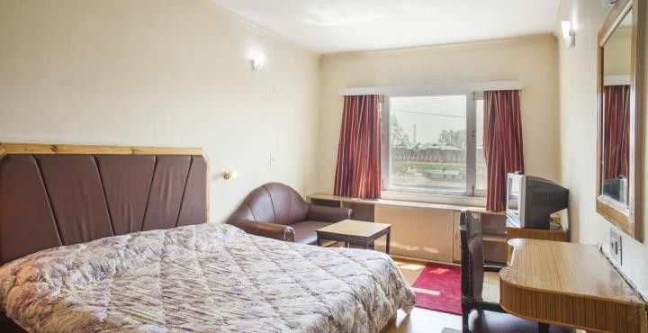Hotel Pamposh Srīnagar エクステリア 写真